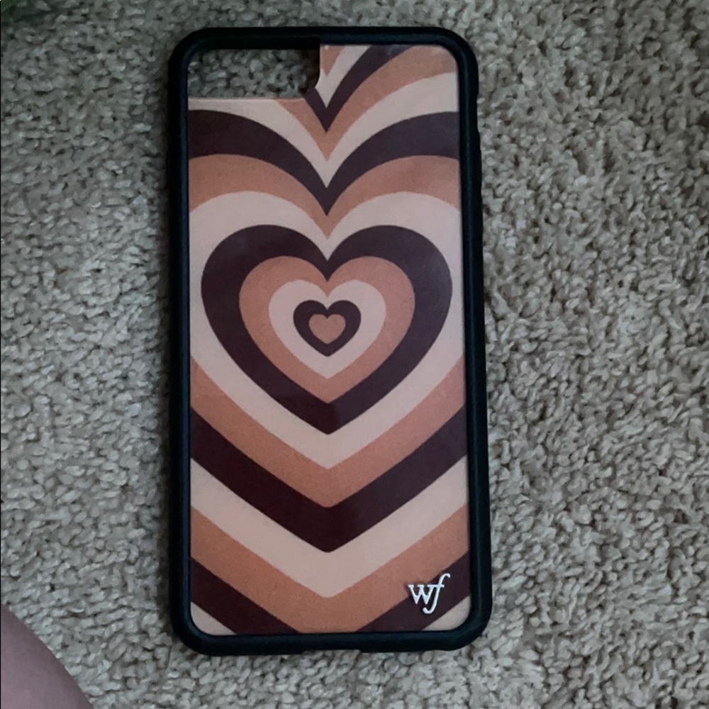 7+/8+ wildflower latte heart case. Brand new.